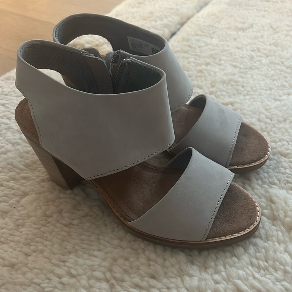 Toms Majorca sandal size 5